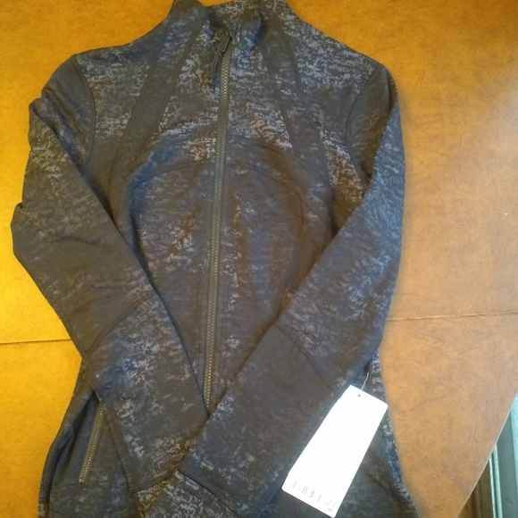 lululemon athletica Jackets & Blazers - NWT Lululemon Define Jacket *Luxtreme, Sz6, MEID